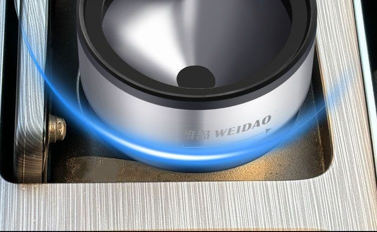 Oxygen-deprived, detachable car ashtray made of 304 stainless steel, with a flexible flip cover, anti-ash scattering, and thickened design