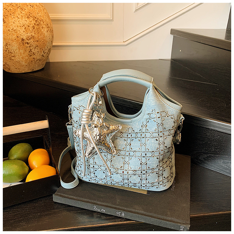 A niche design, fashionable and versatile single-shoulder hand-carry commuter bag for women, a new summer 2025 simple crossbody bucket bag undefined
