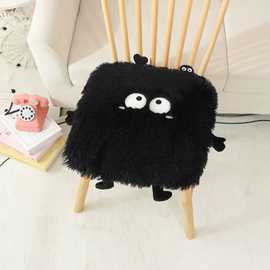 卡通黑色小怪兽搞怪大眼长毛绒煤球记忆棉坐垫慢回弹久坐毛绒椅垫