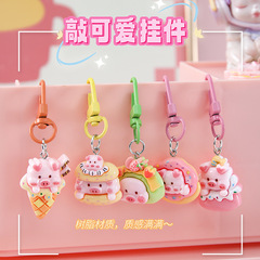 グルメのデザートの子豚のキーホルダーのアクセサリーが可愛いです。
