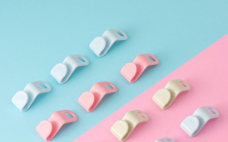 Casual Solid Color Plastic Hooks 1 Set display picture 1