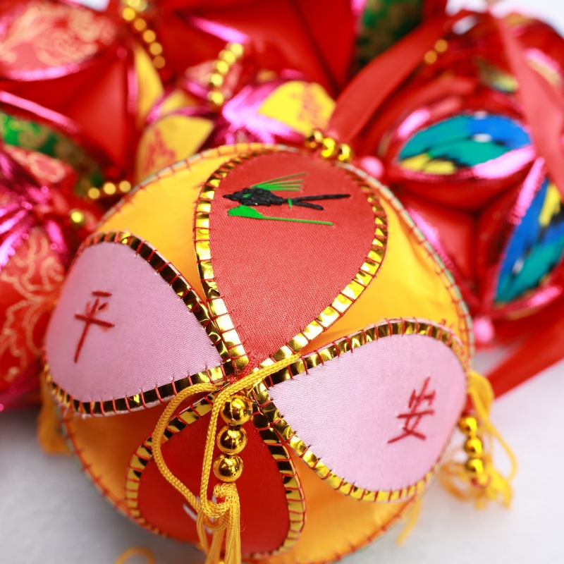 Guangxi March 3rd Festival: Ethnic handicrafts, Jingxi colorful embroidered ball tossing, dance stage props, wedding celebrations.