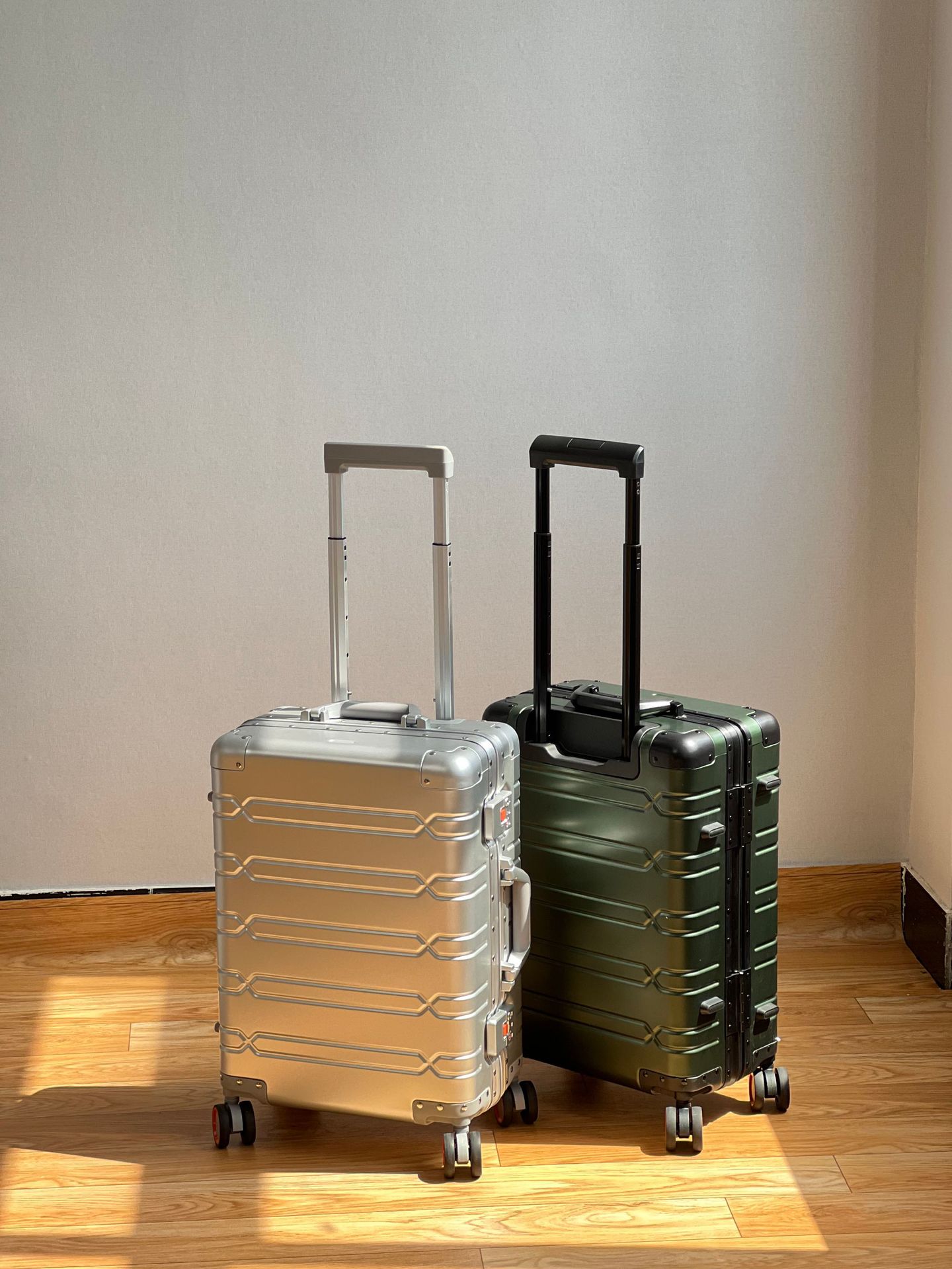 Vollständig aus Aluminium-Magnesium-Legierung gefertigter Trolleykoffer, universeller Trolleykoffer aus Aluminium-Legierung, Damenkoffer 24 Zoll, Metallbox mit Zahlenschloss, Hartschalenkoffer