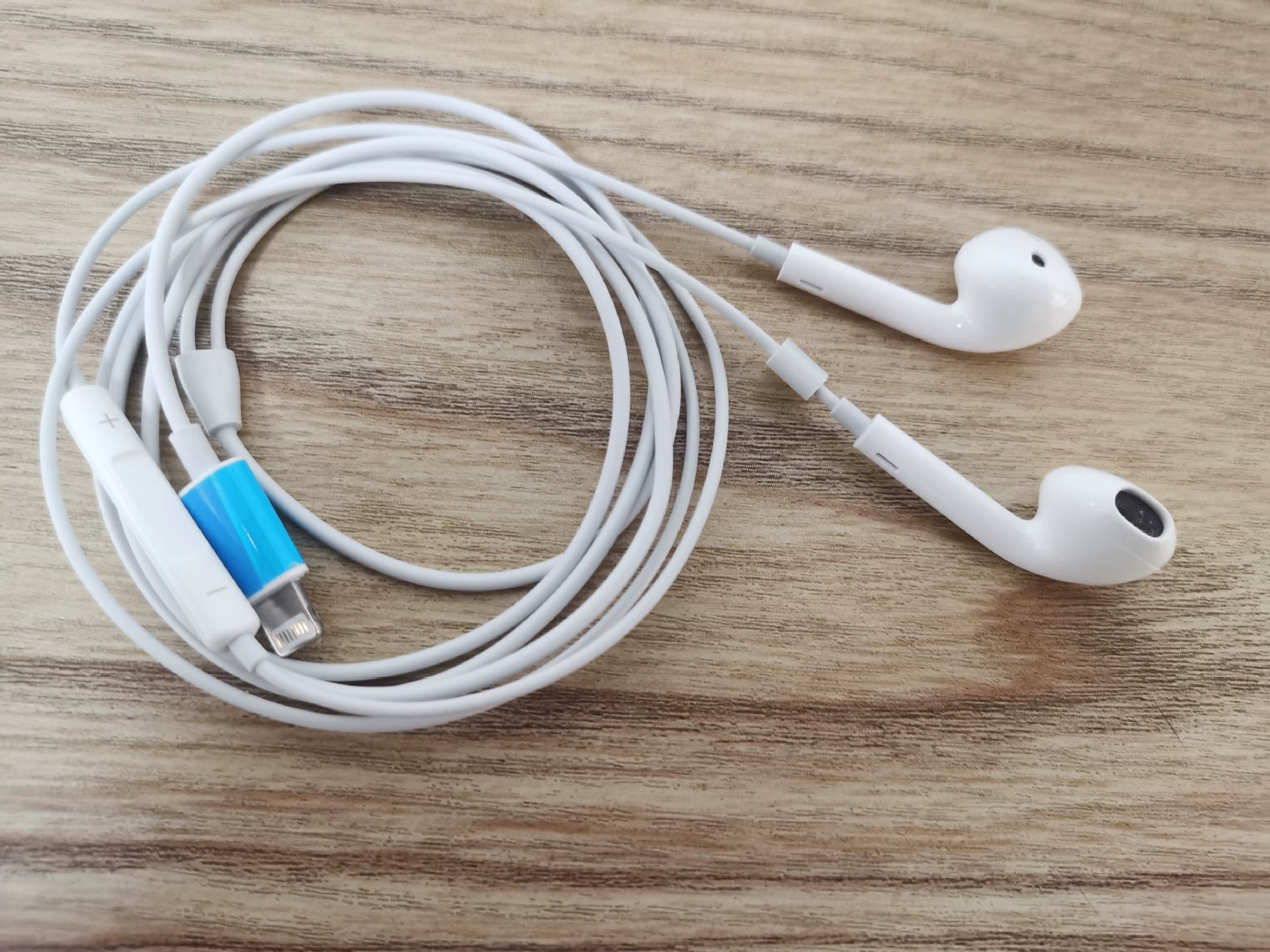 Наушники Apple iPhone12 совместимые — проводные и Bluetooth, интерфейсы Lightning/Type-C/3.5 мм