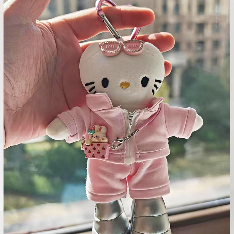 Розовый спортивный костюм