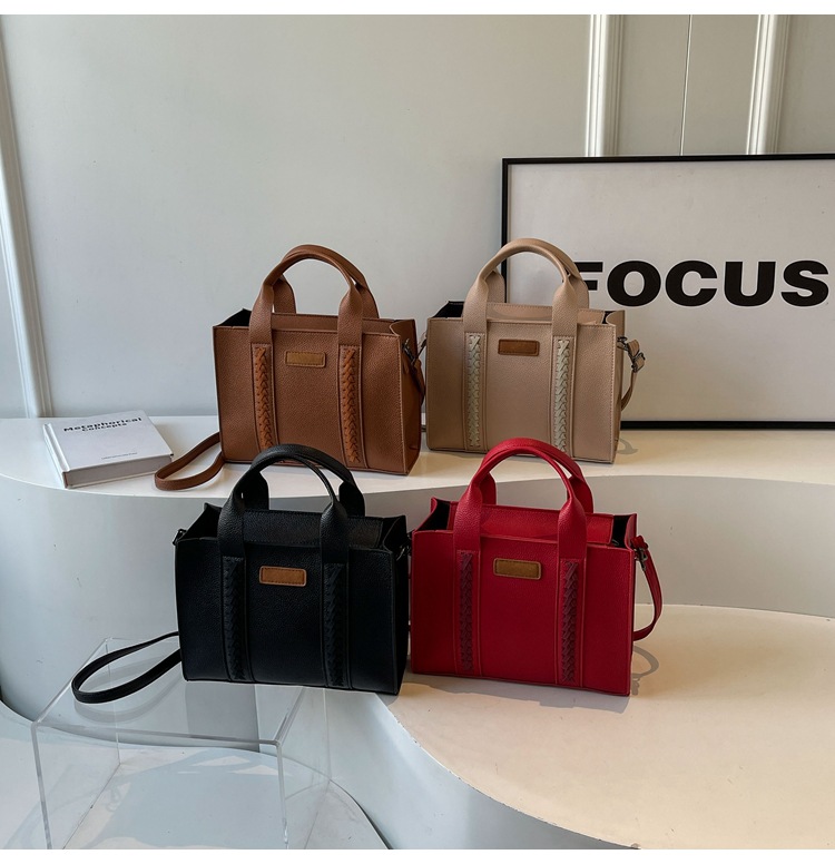 Femmes Grande Faux Cuir Couleur Unie Vêtement De Rue Fermeture Éclair Sac À Main display picture 30