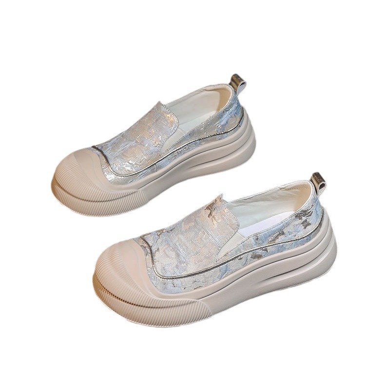 Zapatos de lona de base gruesa de verano para mujeres Xiaoboan nuevo estilo chino 2024 nuevo zapato de altura de concha de cabeza explosión