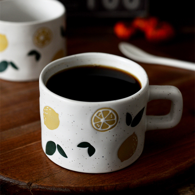 Taza de café de limón grande taza de marcas personales taza de cerámica irregular mano taza de café japonesa taza de latte