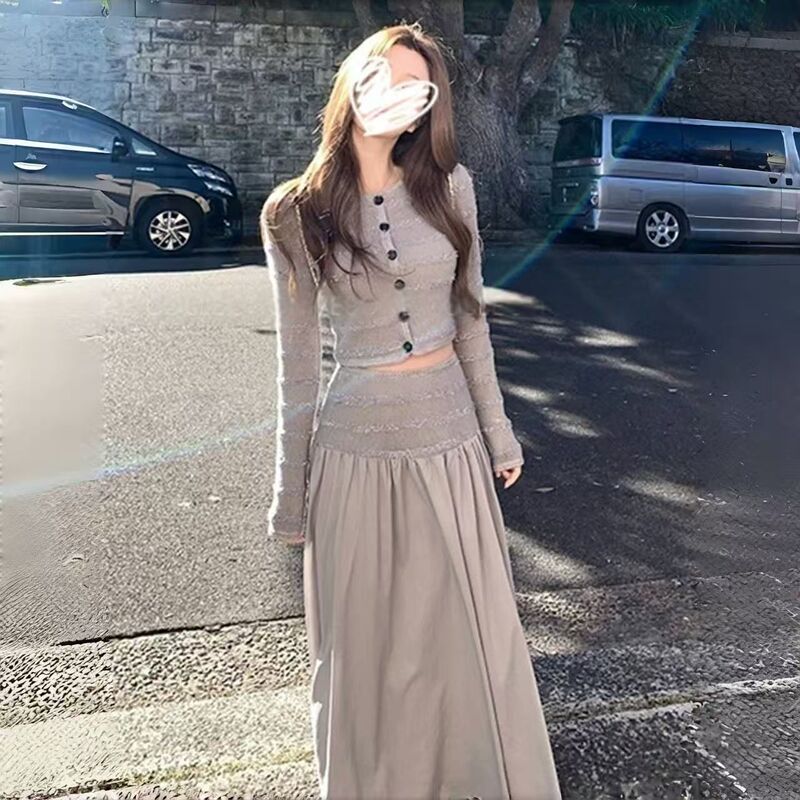 灰色条纹针织套装连衣裙子女2025新款秋季绝美韩系穿搭一整套长裙|undefined