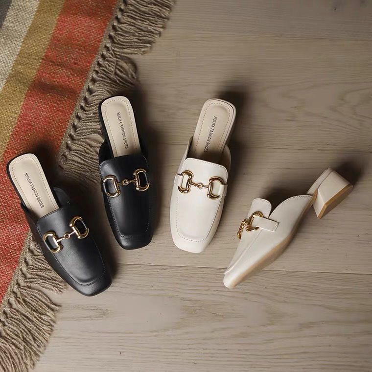 Talón grueso y medio zapatillas de verano 2024 nuevo estilo de moda de talón cuadrado Mueller zapatillas de mujer al aire libre zapatillas de mujer