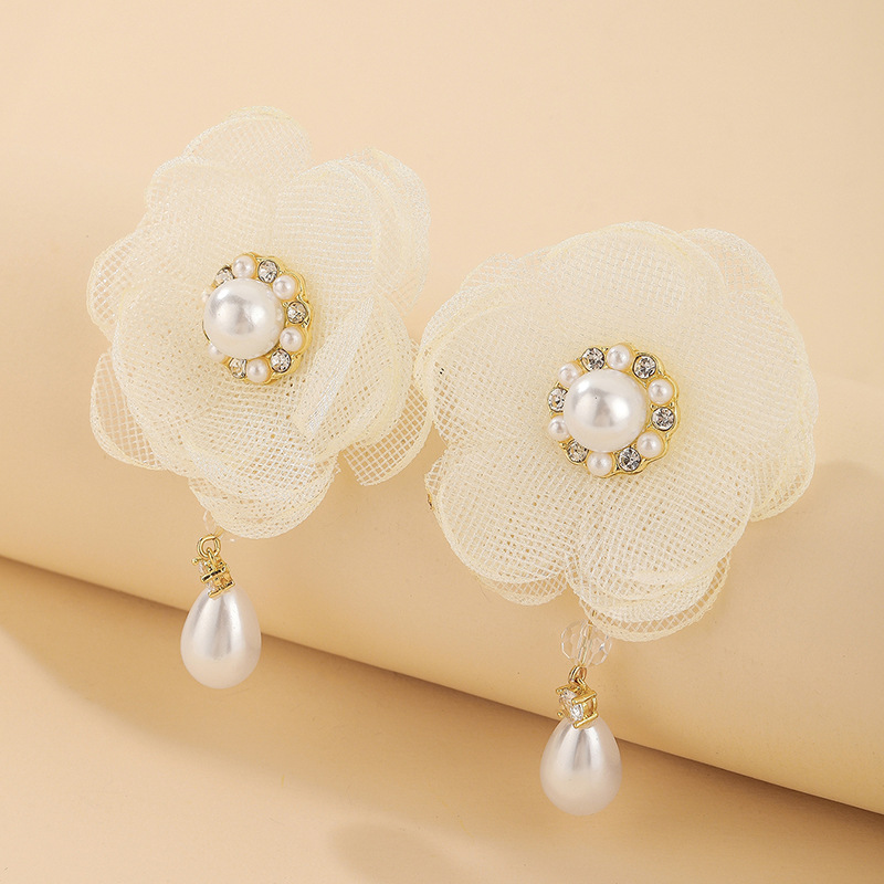 925 Silver Needle Organza Fabric Rhinestone-encrusted Pearl Flower Earrings European And American Ins Graceful And Fashionable Sweet Elegant Earrings display picture 1