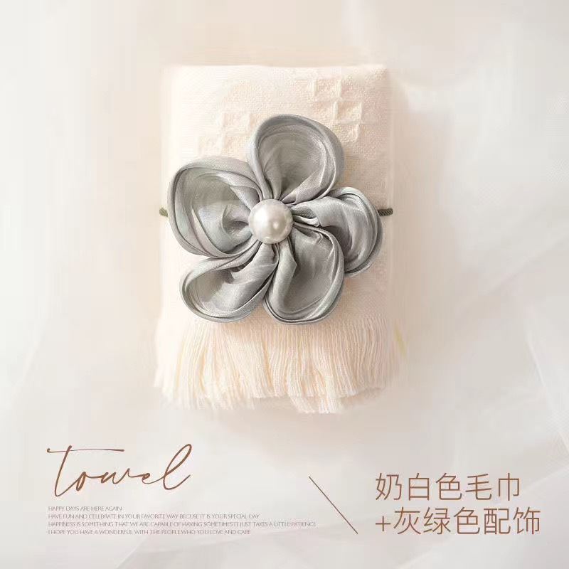 흰색 수건 + 회색과 녹색 헤어 액세서리 [재고 69개 남음]