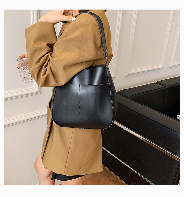 Big Bag Women's Large Capacity Bag 2021 New Fashion Broadband Shoulder Messenger Bag Versatile Autumn And Winter Textured Bucket Bag display picture 4