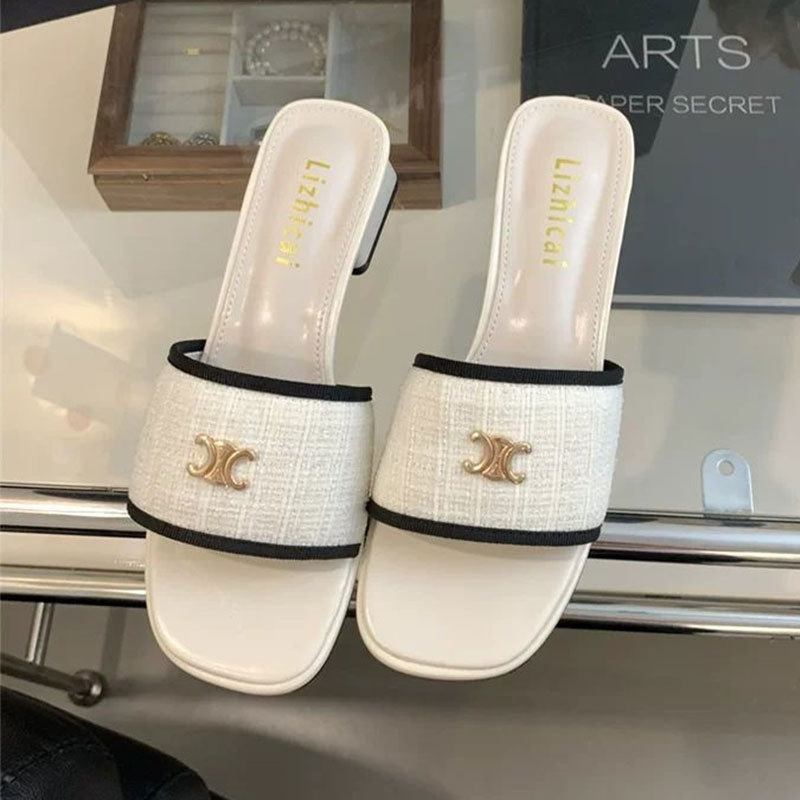 Sandalias y pantuflas de punta cuadrada con hebilla de metal de tacón grueso para el verano de 2025