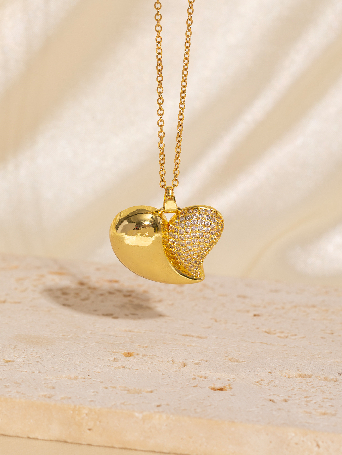 Heart Shape Pattern Copper Plating Heart Shape Pendant Necklace