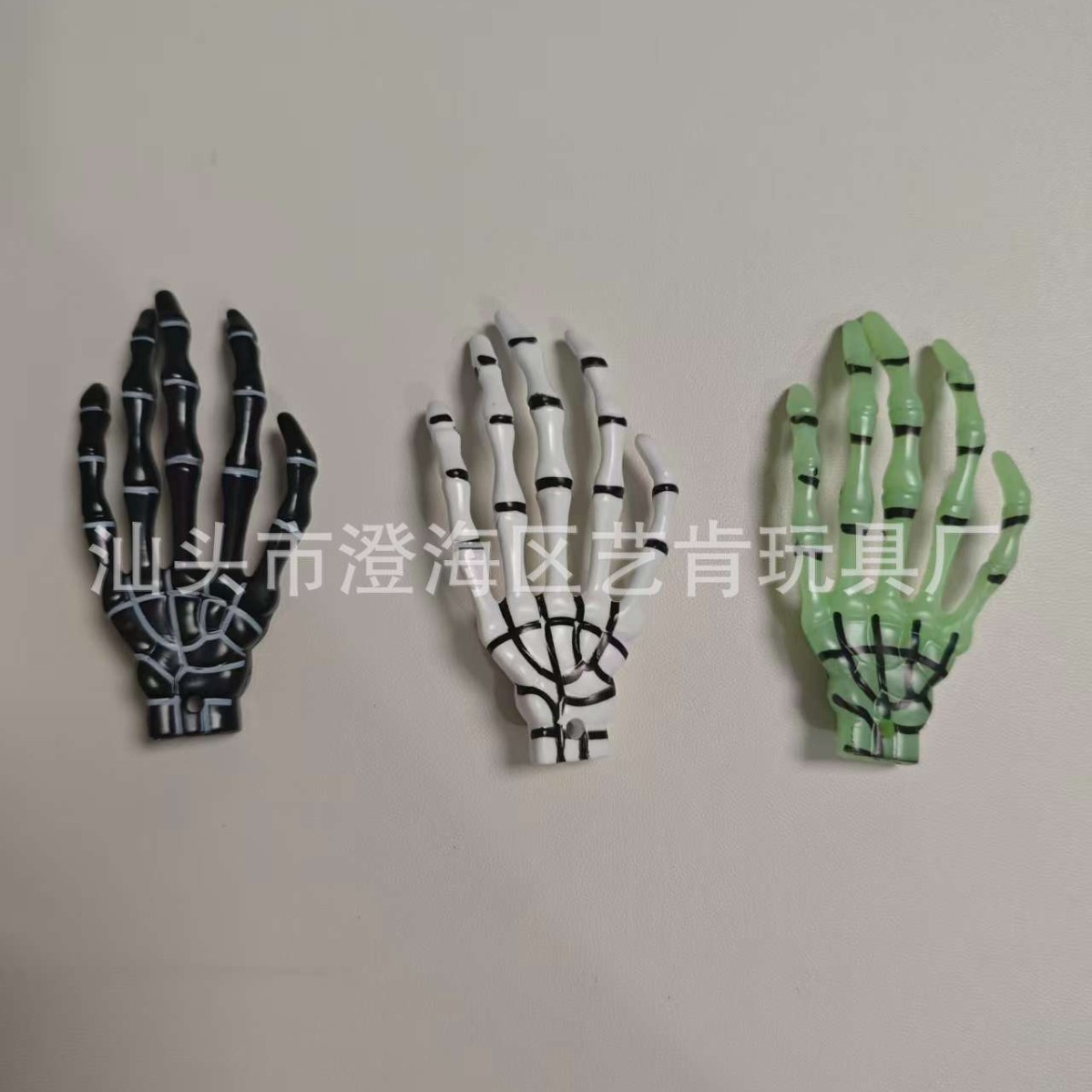 Halloween Skeleton Hand Prank Toy, Simulated Bone Hand, Ghost Festival Party Prank Scare Prop, Glow-in-the-Dark Ghost Claw