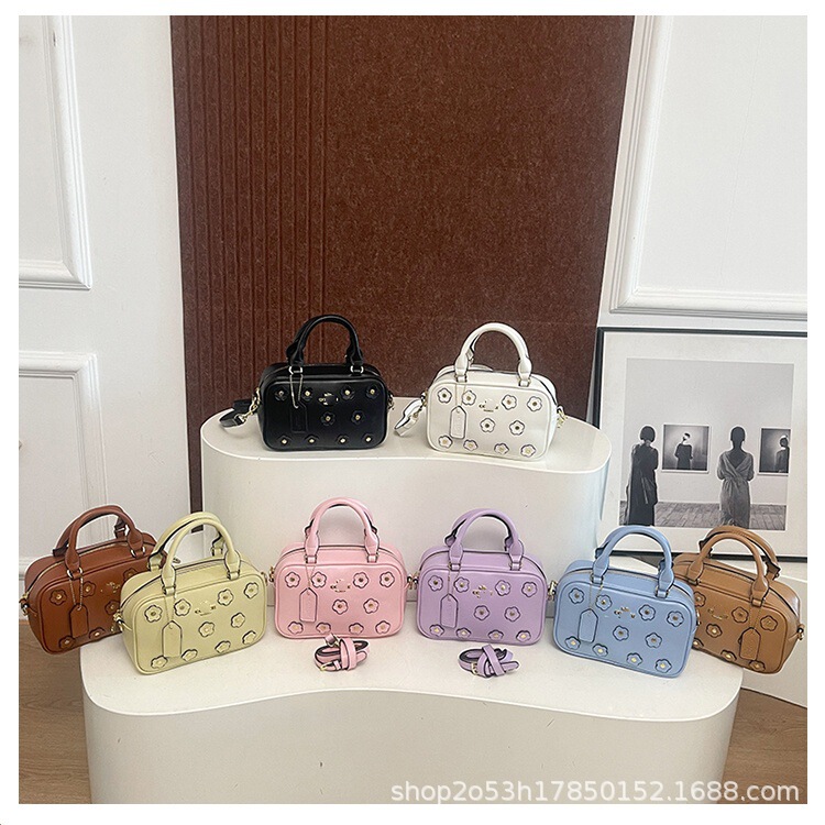 Wholesale Foreign Trade Bags 2025 European and American Hot-Selling Luxury Three-Dimensional Floral Versatile Women's Crossbody Handbag Wholesale Foreign Trade Bags 2025 European and American Hot-Selling Luxury Three-Dimensional Floral Versatile Women's Crossbody Handbag