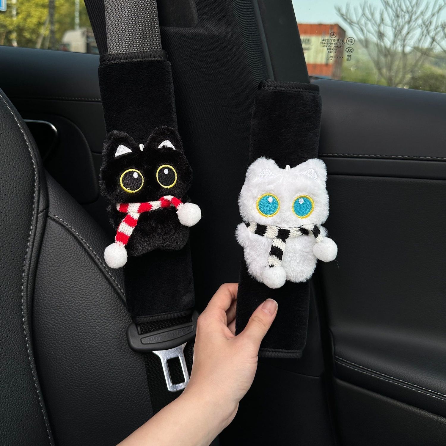 Car seatbelt shoulder pad protective cover decoration, universal for all seasons, creative cute little black cat, car interior accessories for women