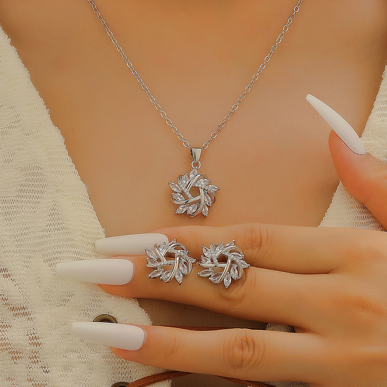 Cross-border new suit jewelry temperament simple full diamond alloy snowflake necklace earrings Tanabata Valentine's Day gift