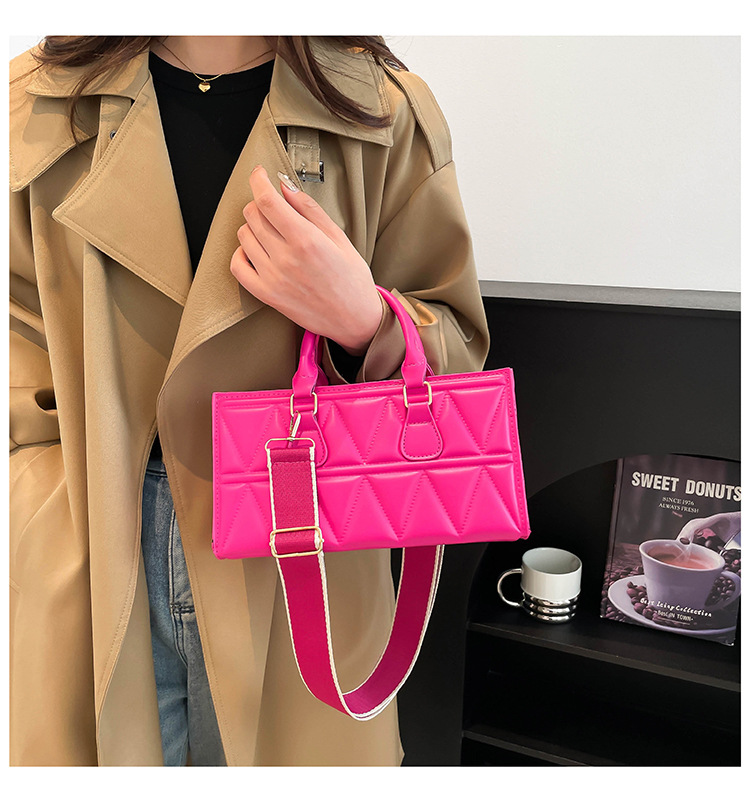 Women's Small PU Solid Color Elegant Streetwear Plaid Square Zipper Square Bag display picture 1