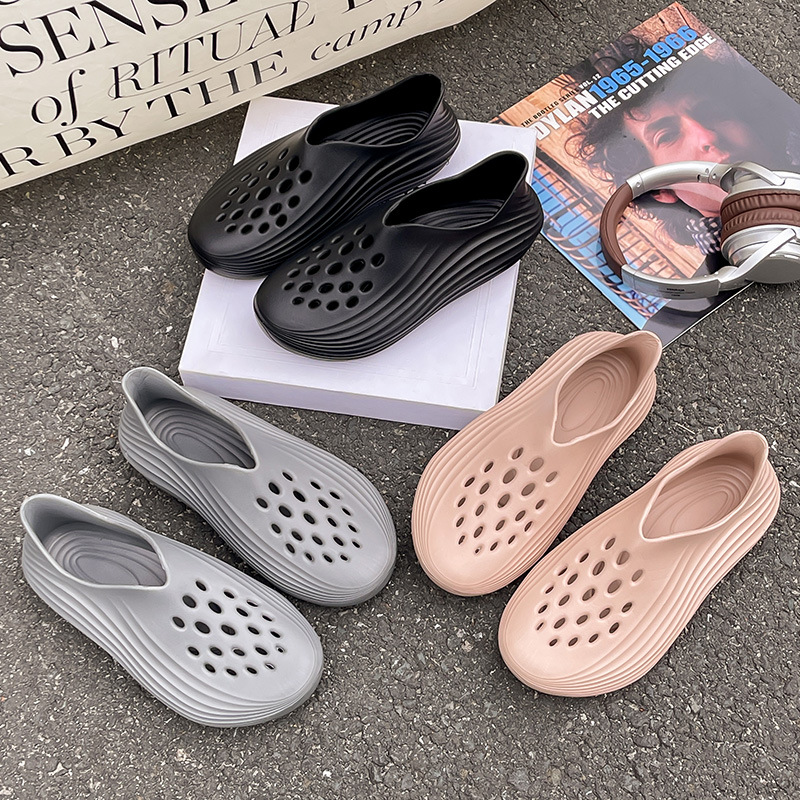 Zapatos con agujeros para parejas transfronterizas, ropa exterior para hombres, zapatillas de tacón de bolsa de altura de suela gruesa para interiores, sandalias de playa de suela blanda de moda de verano