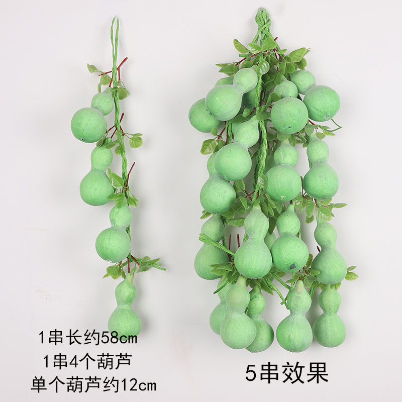 짙은 녹색 조롱박 잎 다발