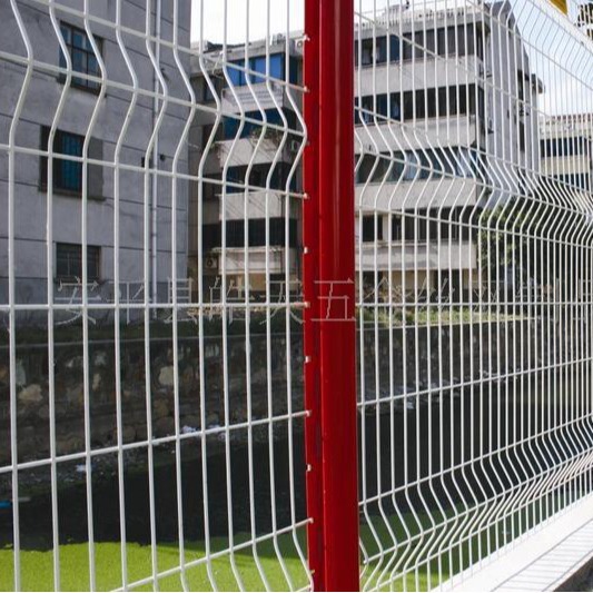 供应浸塑框架护栏1.8米高 绿网栅栏 绿色道路护栏围栏网3米护栏网