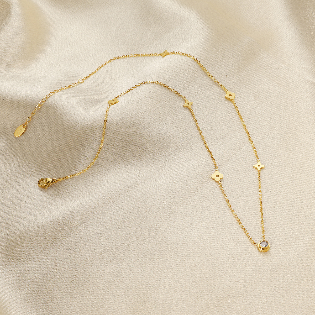 Collier ras du cou pour femme, orné d'un trèfle à quatre feuilles et d'un diamant unique, style coréen court, acier titane haut de gamme, nouvelle tendance_voghion.com