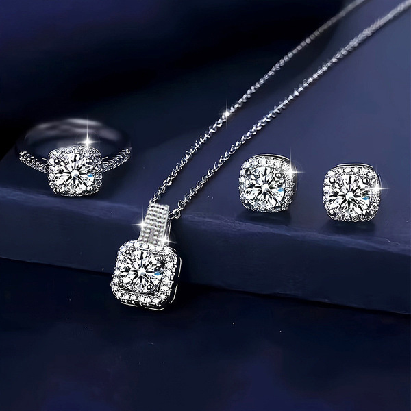 Elegant luxurious shiny sophisticated necklace