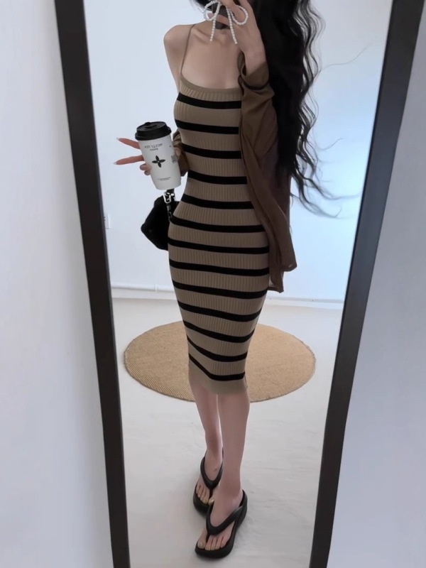【现货】轻熟御姐风针织吊带连衣裙夏季小众设计撞色条纹包臀裙子|undefined