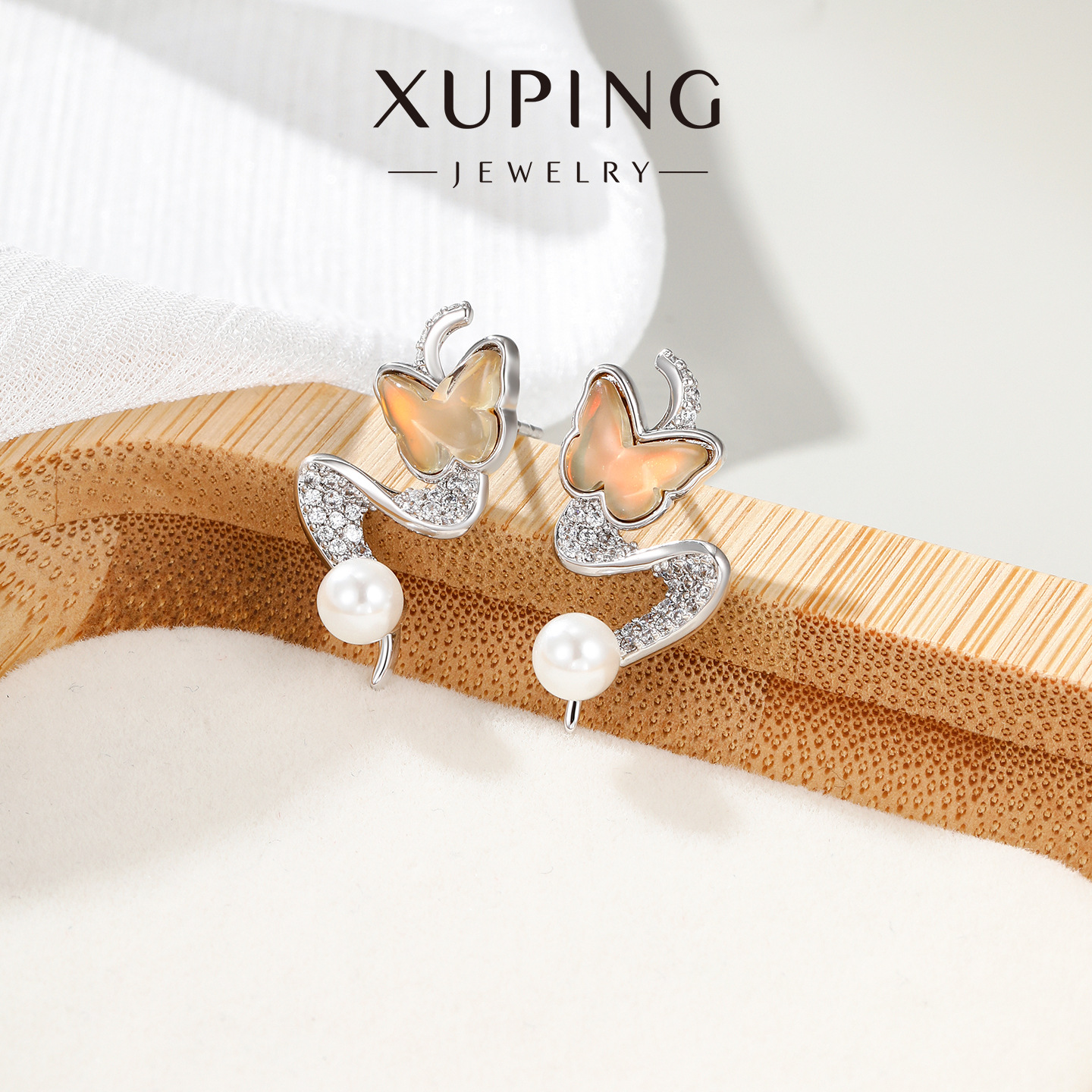 Xuping gemas artificiales de piedra moca mariposa pendientes de nicho femenino diseño de viento dulce perla pendientes de orejas