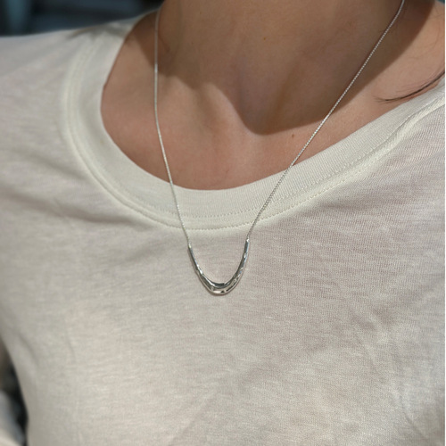 French-style fresh and minimalist U-shaped necklace for women, fashionable niche design, Instagram-style, light luxury, high-end, simple choker chain