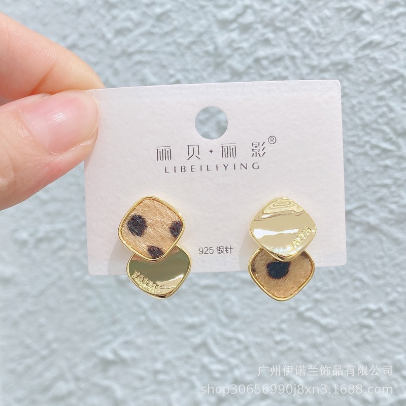 丽银/丽贝丽影早秋新款豹纹马毛系列棕色耳环几何造型925银针耳饰|undefined