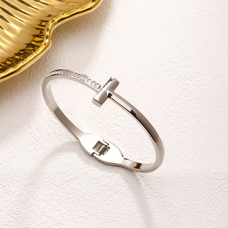 07T 워드 팔찌 스틸 컬러