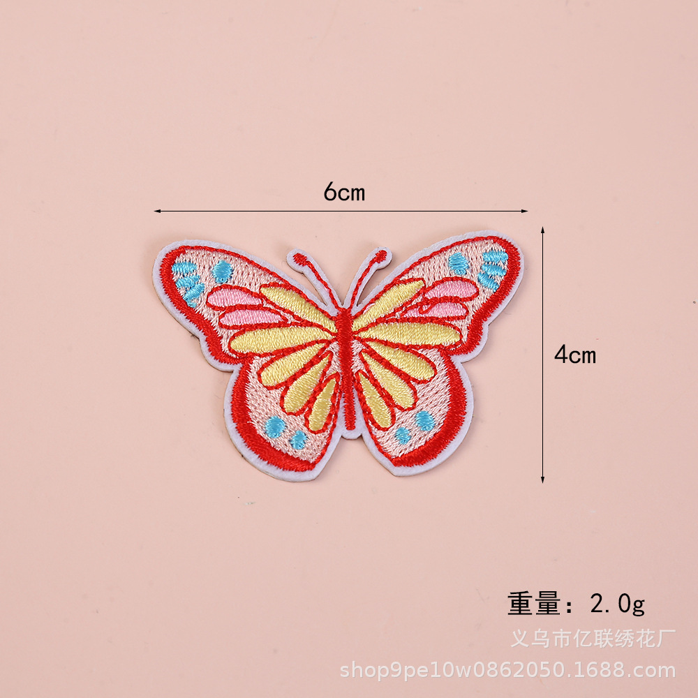 Fuente de fábrica colorida mariposa punto bordado adhesivo de tela autoadhesivo hermoso accesorios de ropa adorable adhesivo al por mayor