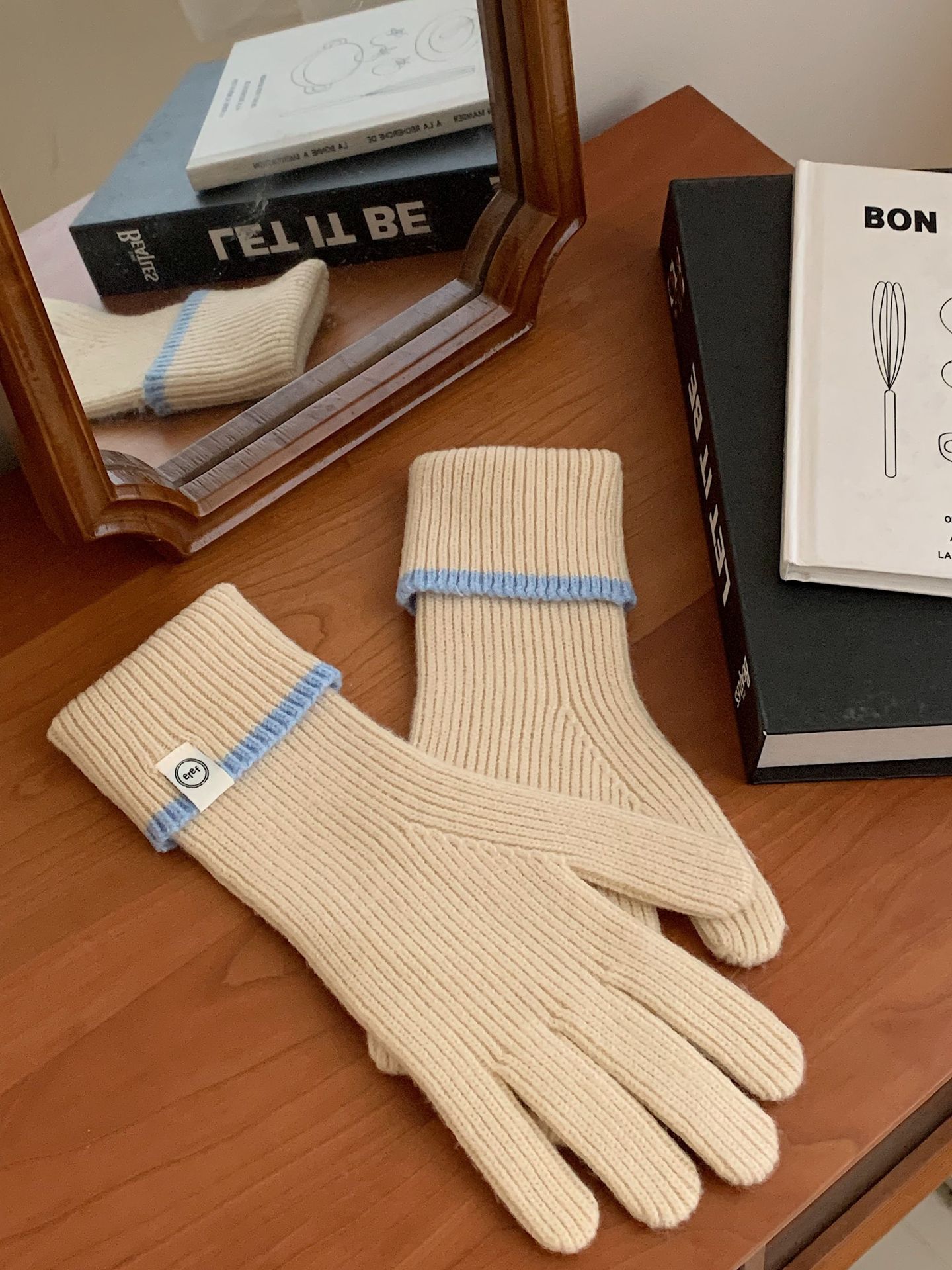 Nuevo guante coreano de moda etiquetado de lana panda guante de punto de motocicleta de otoño y invierno guante de muñeca caliente