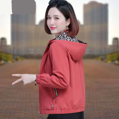 高档女士短外套春秋季2025新款中年妈妈宽松百搭休闲大码连帽上衣