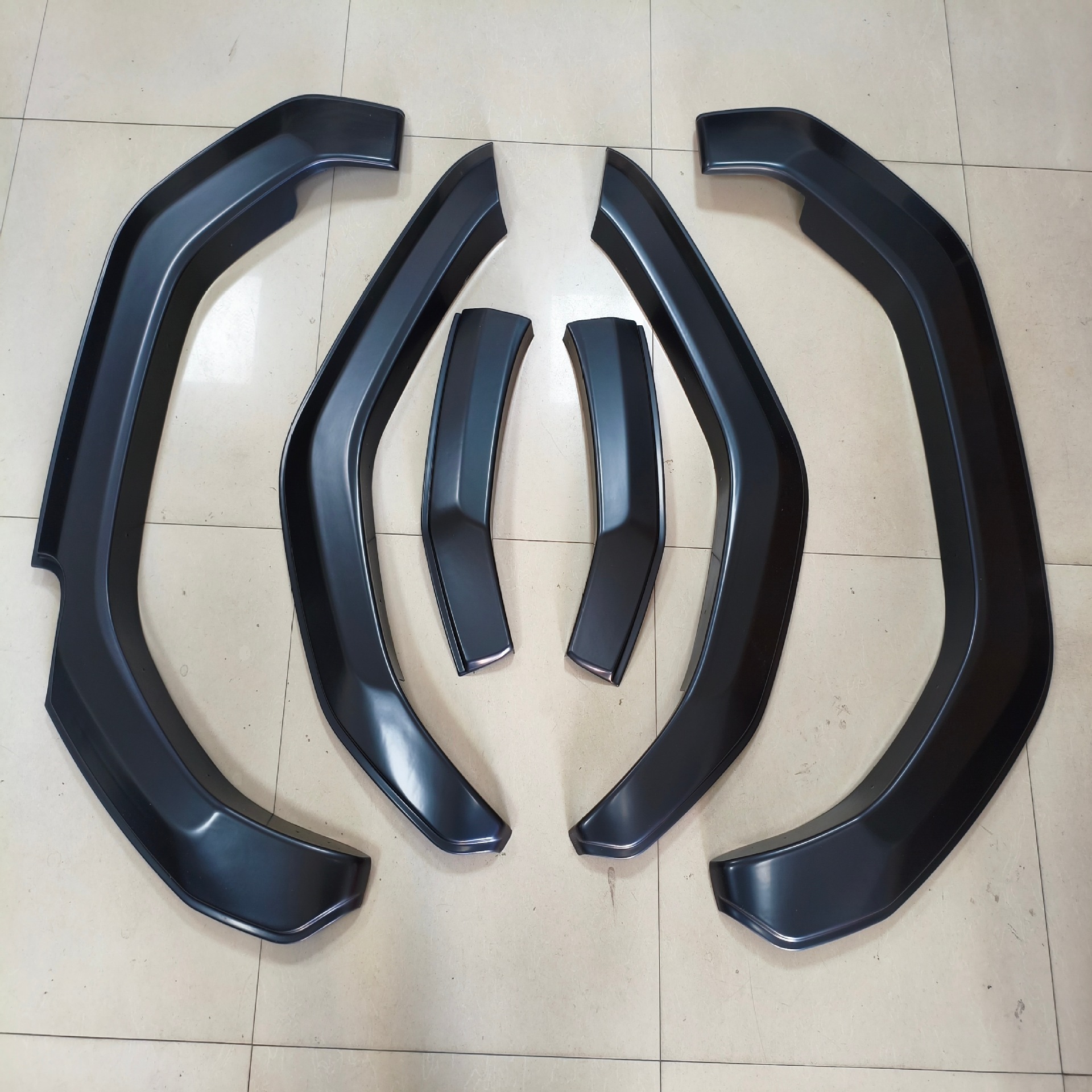 Hilux Travo Wheel Arches New Model 2026 Hilux 4-Door Travo Original Car Model Wheel Arches Special for the Car Black