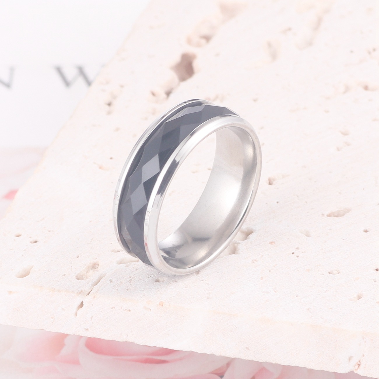 Minimalistisk herrering i titaniumstål med diamantmønster_voghion.com