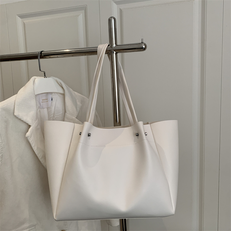 Large Capacity Commuter Tote Bag Retro Style Shoulder Bag_voghion.com