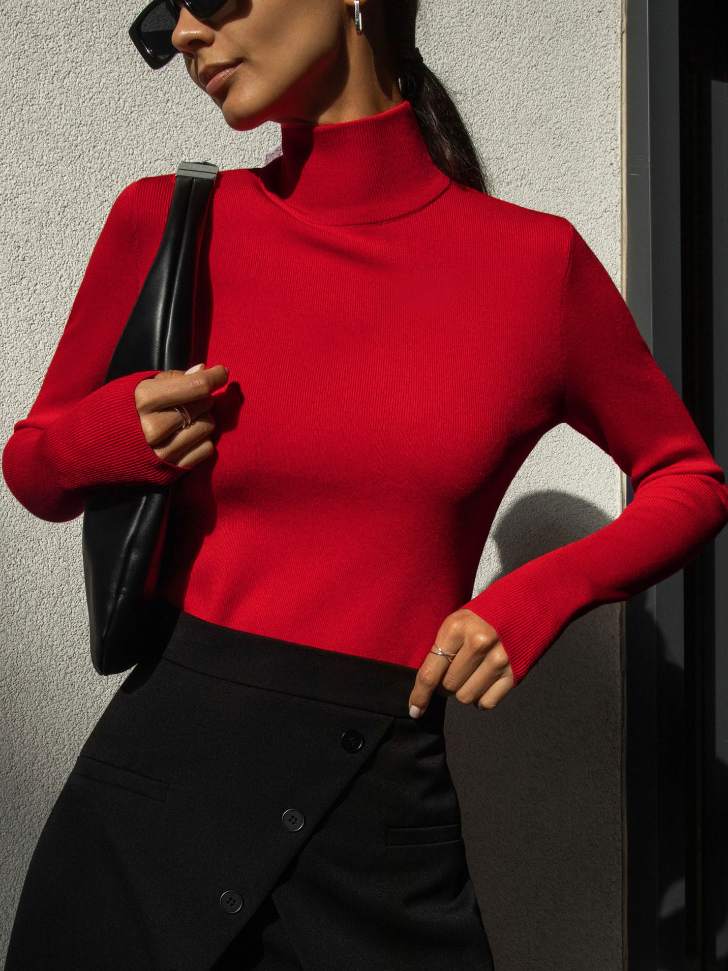 Camiseta de cuello medio alto estilo europeo y americano, novedad para otoño e invierno 2025, elegante y ajustada, suéter cálido de manga larga para combinar en capas.
