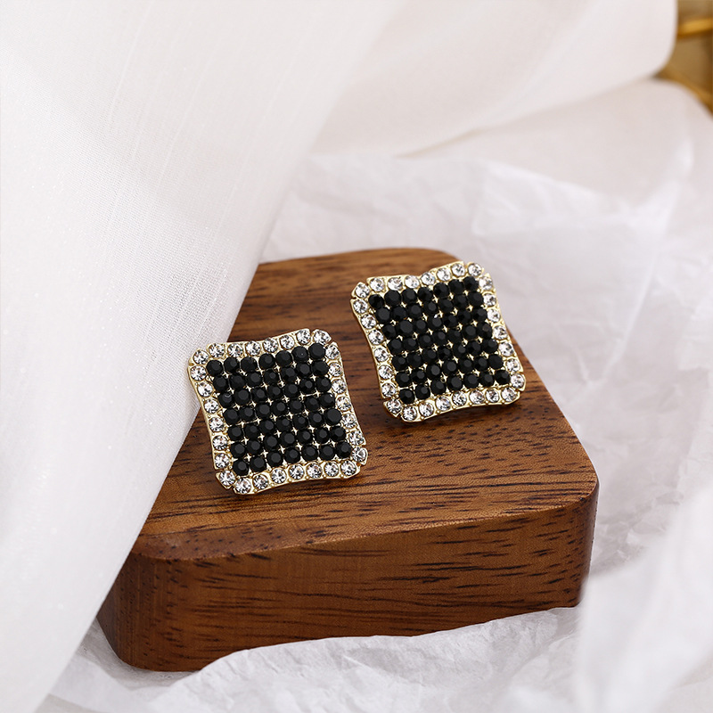 S925 aguja de plata Corea del Sur versátil personalizado geométrico cuadrado pendientes diamante incrustado estilo frío diseño simple pendientes