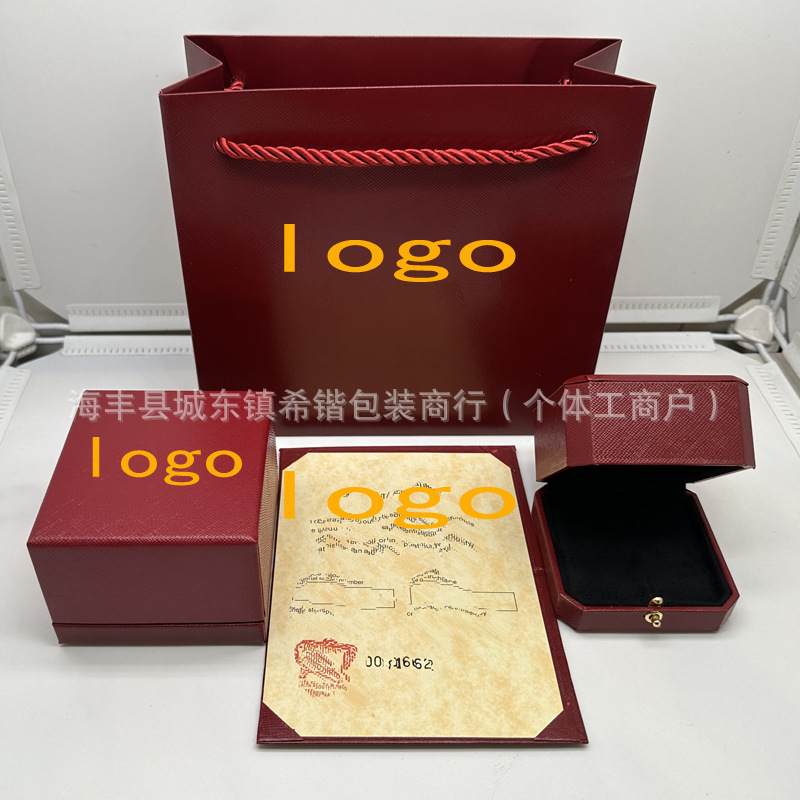 Collar de tarjeta de oro; versión de oro