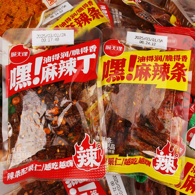 Shun Tian Yuan Spicy Snack 500г - Острые полоски, острые полоски из кориандра, ностальгические острые закуски, закуски для устранения тяги к еде.