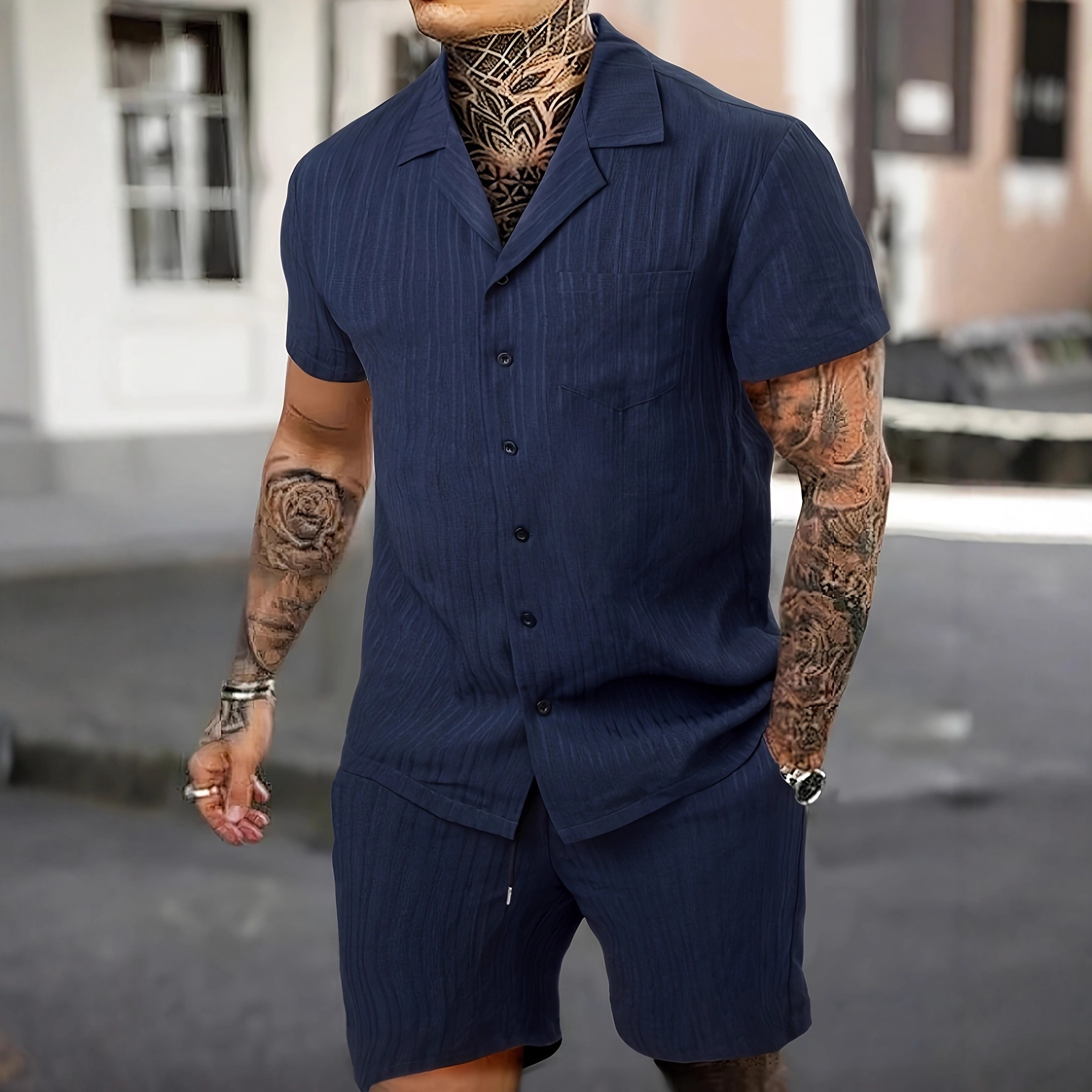 Vielseitiges Herren-Set aus Kurzarmhemd und Shorts mit Rüschentasche im lässigen amerikanischen Stil_voghion.com
