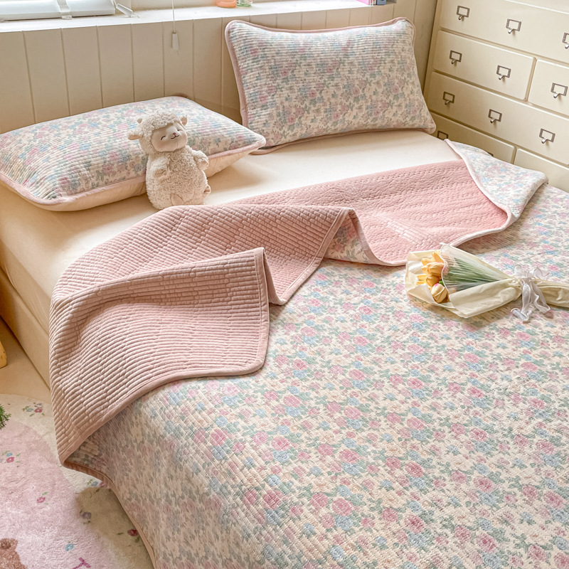 Nube de bebés cubierta de cama de terciopelo conjunto de tres piezas de otoño y invierno doble cara gruesa cuatro estaciones de algodón de algodón universal personalizado cama doble