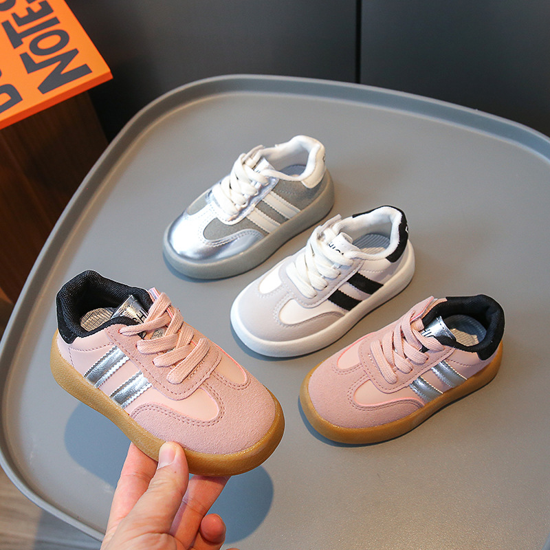 Zapatilla de deporte para niños 2023 otoño nuevo estilo coreano zapatos casuales para niñas zapatos de entrenamiento alemán para niños zapatos pequeños para bebés de fondo suave