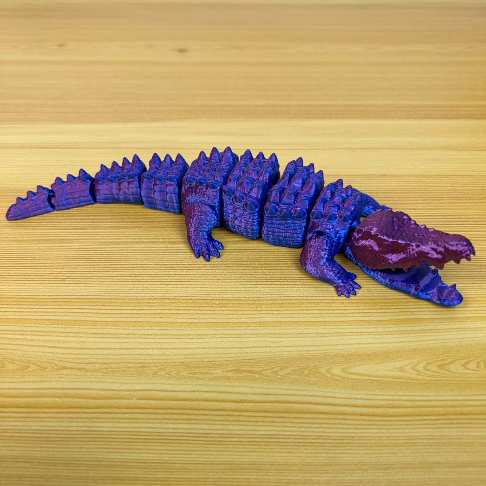 파란색 보라색 악어