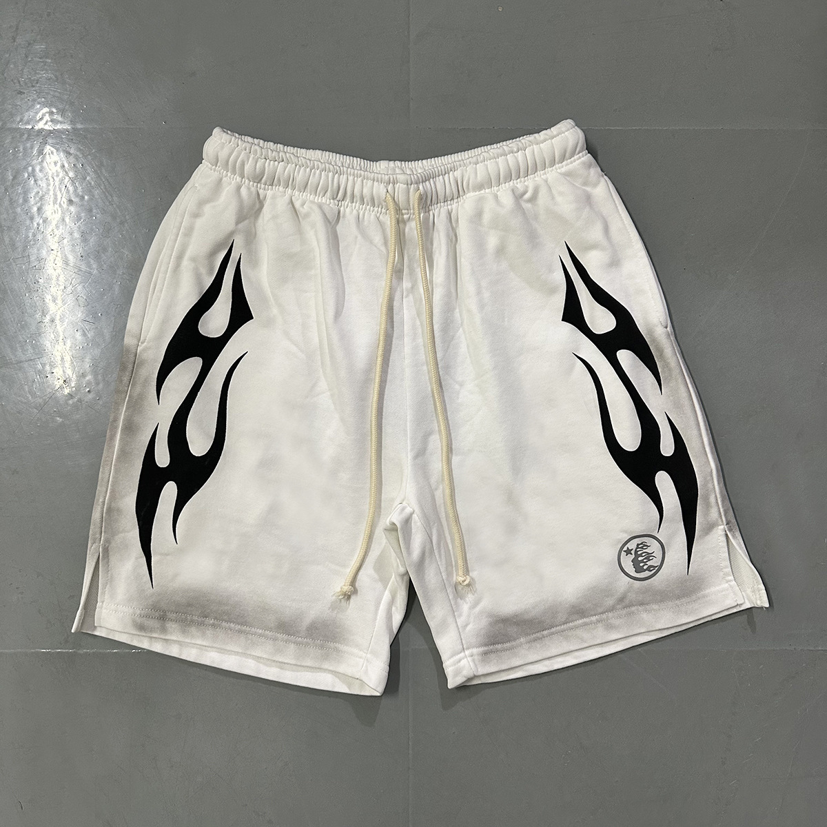 Hell Star lavando y desgastando pantalones cortos casuales 2024 verano nuevo estilo marca de moda europea y americana hip-hop pantalones de cinco puntos hombres y mujeres