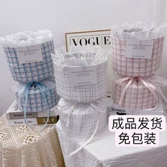赤い本のネットの赤い花の殻の小さい香ばしい風は無料でアイデアの高級なDIYの花束の花の間食の円形を包みます。